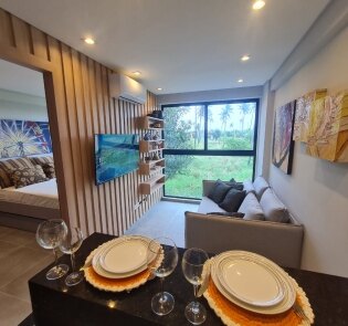 Apartamento decorado de edifício residencial